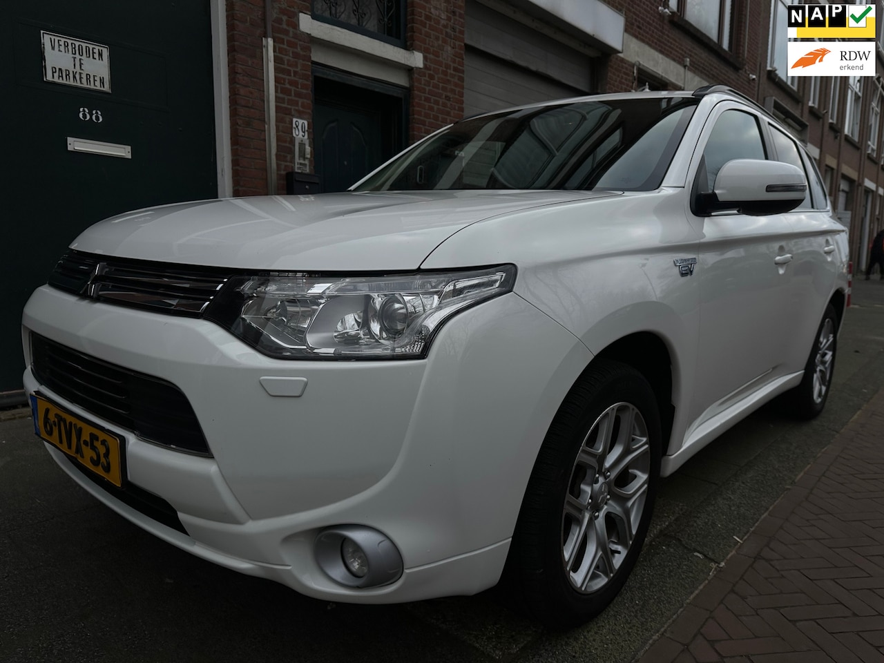 Mitsubishi Outlander - 2.0 PHEV Instyle Airco Cruise Pano Leer Nette Auto - AutoWereld.nl