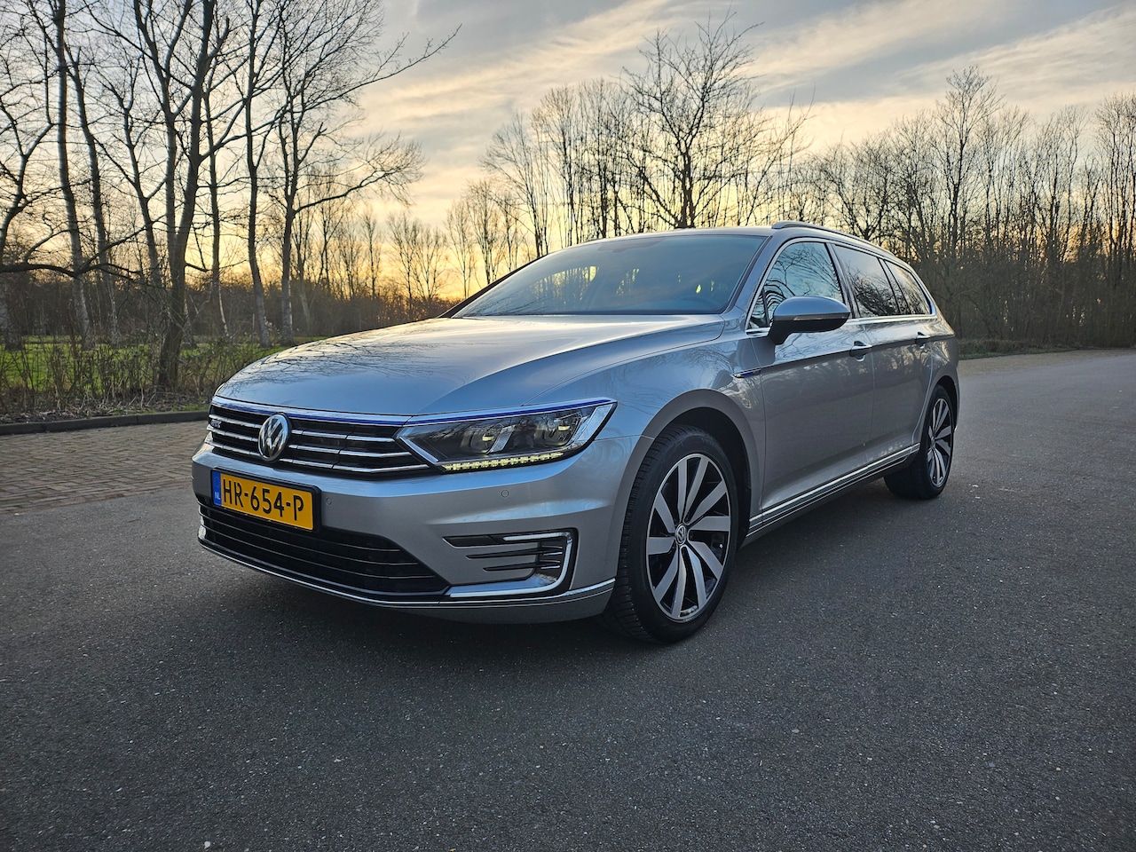 Volkswagen Passat Variant - 1.4 TSI GTE Highline Nieuwe distributieriem, Winter/zomer velgen, vol lederen bekleding, virtuel display, panar - AutoWereld.nl