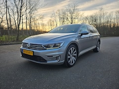 Volkswagen Passat Variant - 1.4 TSI GTE Highline Nieuwe distributieriem, Winter/zomer velgen, vol lederen bekleding, virtuel display, panor