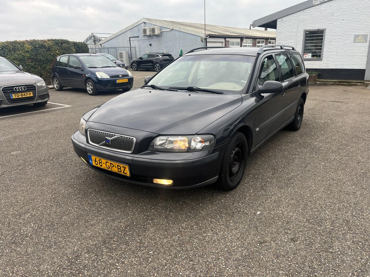 Volvo V70 - 2.4 Comfort Line APK tot 30-11-2025 - AutoWereld.nl