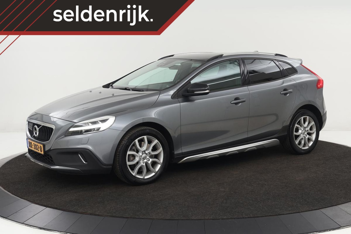 Volvo V40 Cross Country - 2.0 D3 Summum | Adaptive cruise | Stoelverwarming | Camera | Navigatie | Standkachel | Ful - AutoWereld.nl