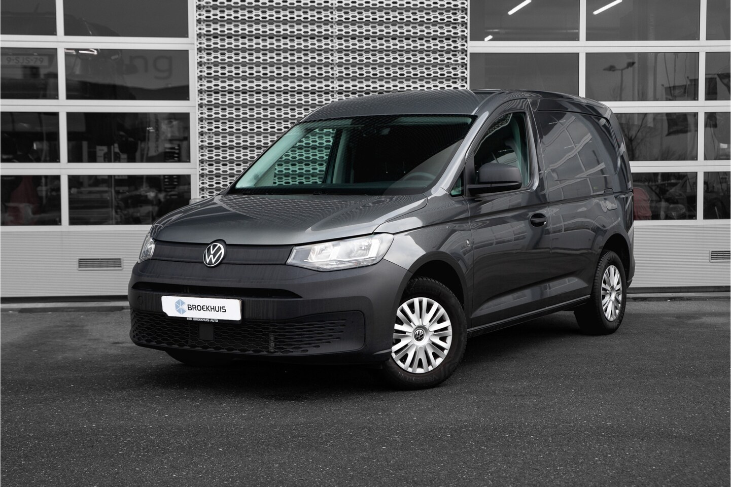 Volkswagen Caddy - 2.0 TDI Comfort | PDC | Trekhaak | Camera | Betimmering - AutoWereld.nl