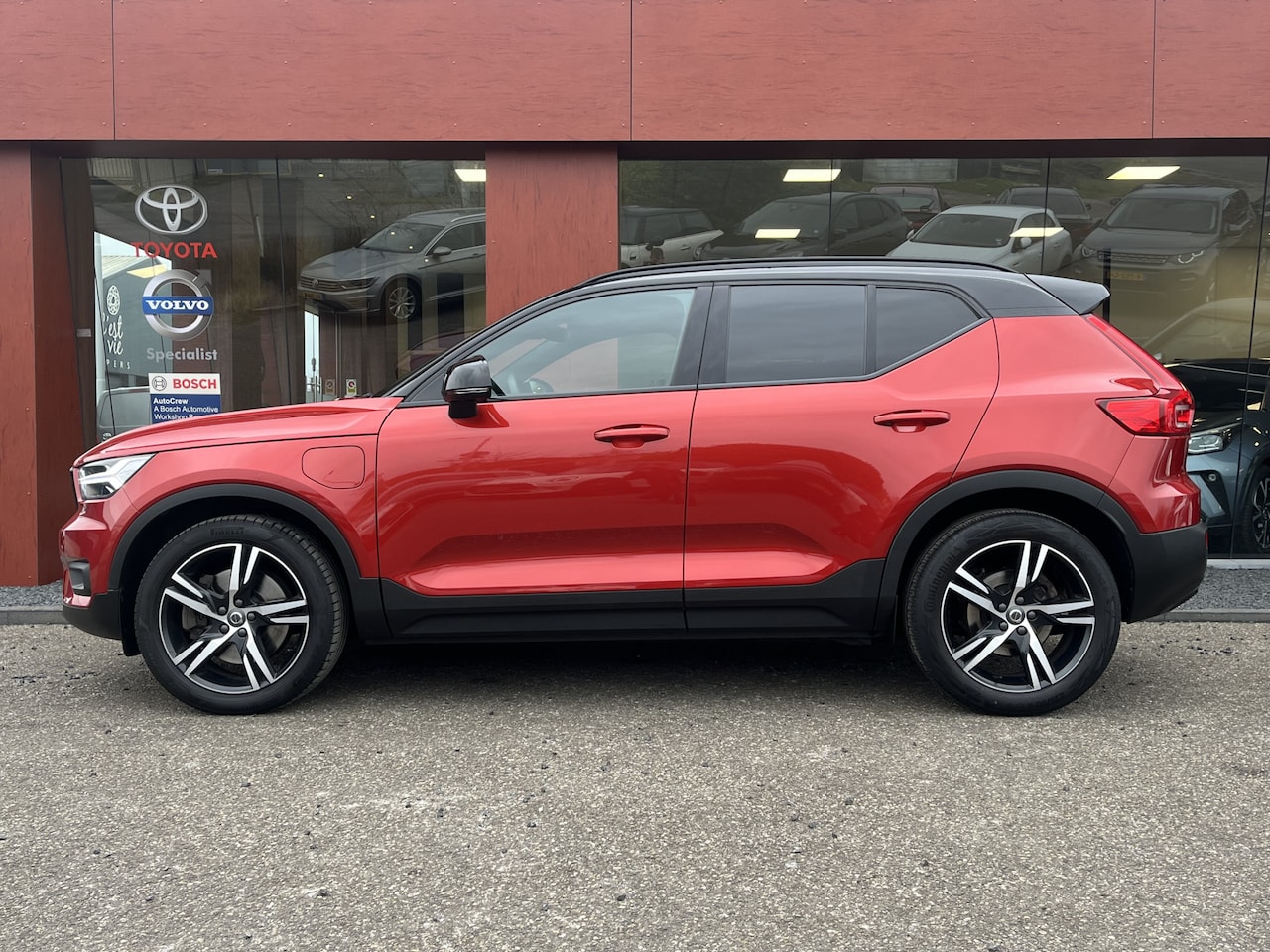 Volvo XC40 - 1.5 T4 Recharge R-Design HYBRIDE | PANO | TREKHAAK | 360'' CAMERA | Pilot Assist | Harman/ - AutoWereld.nl