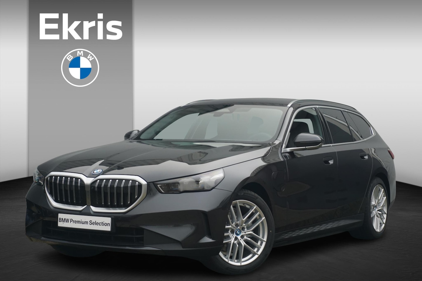 BMW 5-serie Touring - 530e Innovation / Stoelverwarming / Trekhaak / Comfort Acces / Driving Assistant - AutoWereld.nl