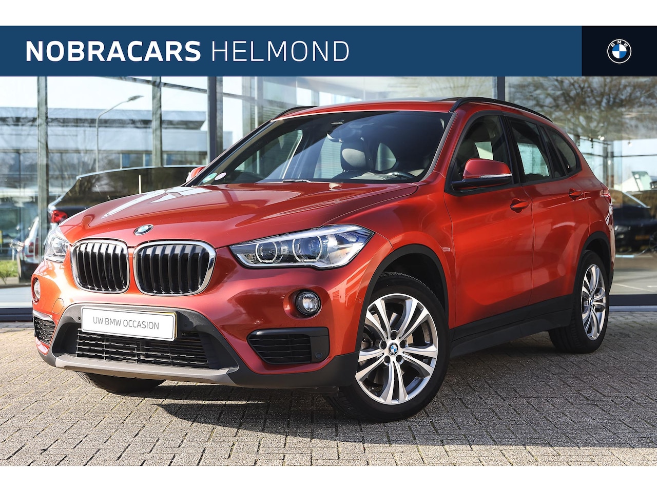 BMW X1 - xDrive20i High Executive Automaat / Panoramadak / Trekhaak / Sportstoelen / Head-Up / Park - AutoWereld.nl