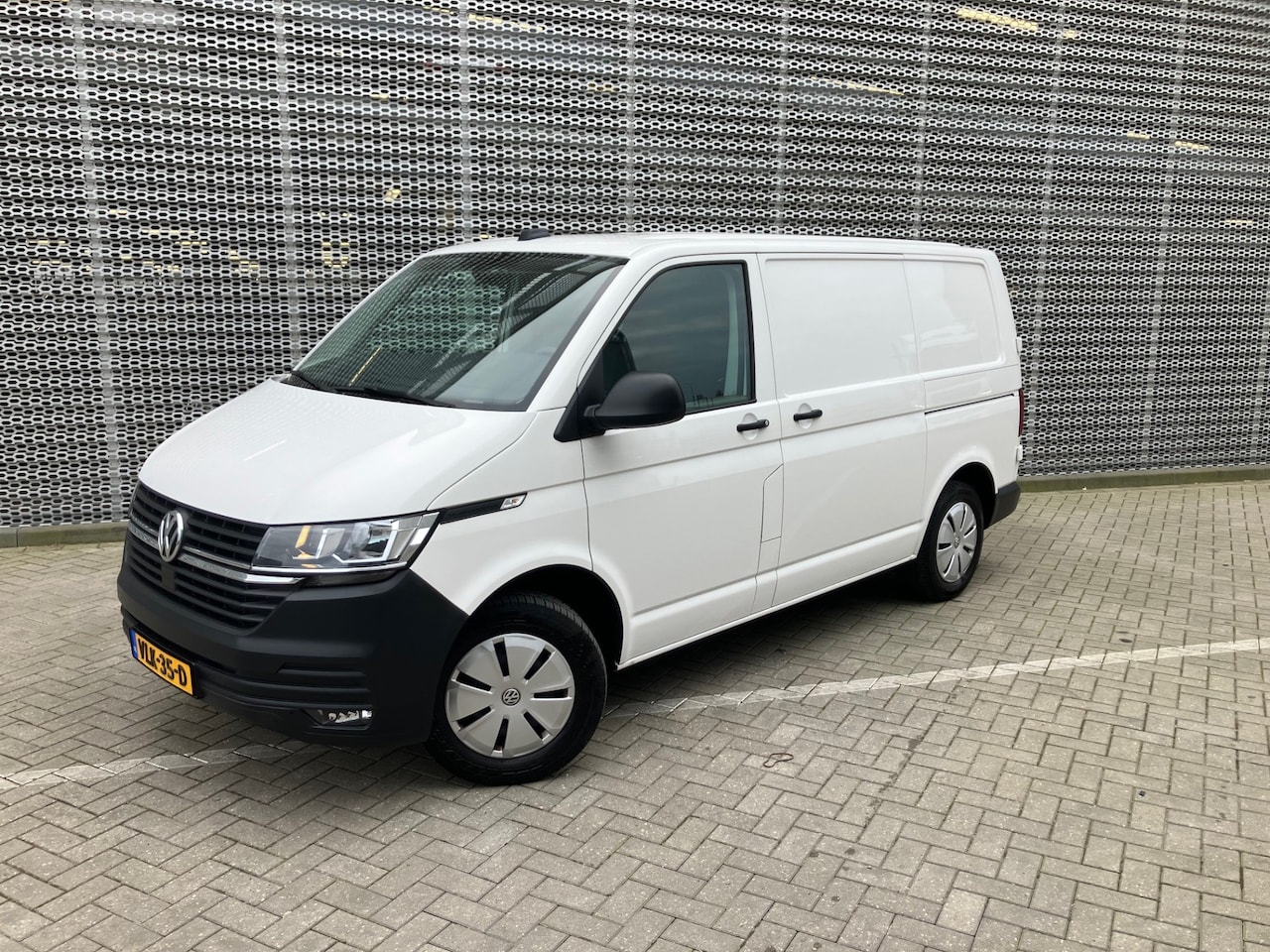 Volkswagen Transporter - 2.0 TDI L1H1 28 2.0 TDI 110 PK L1H1 28 - AutoWereld.nl