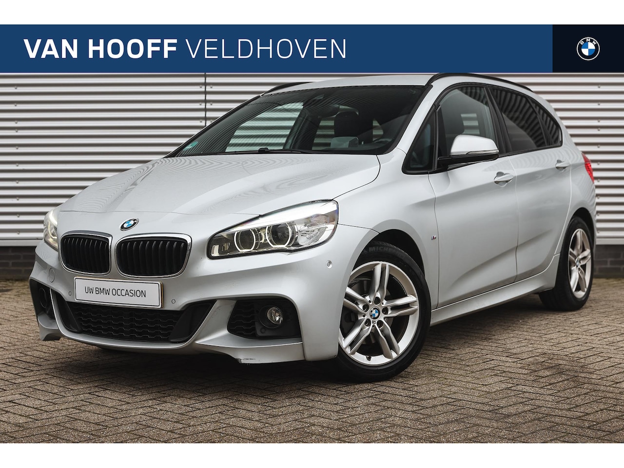 BMW 2-serie Active Tourer - 218i High Executive M Sport Automaat / Trekhaak / Sportstoelen / Stoelverwarming / Achteru - AutoWereld.nl