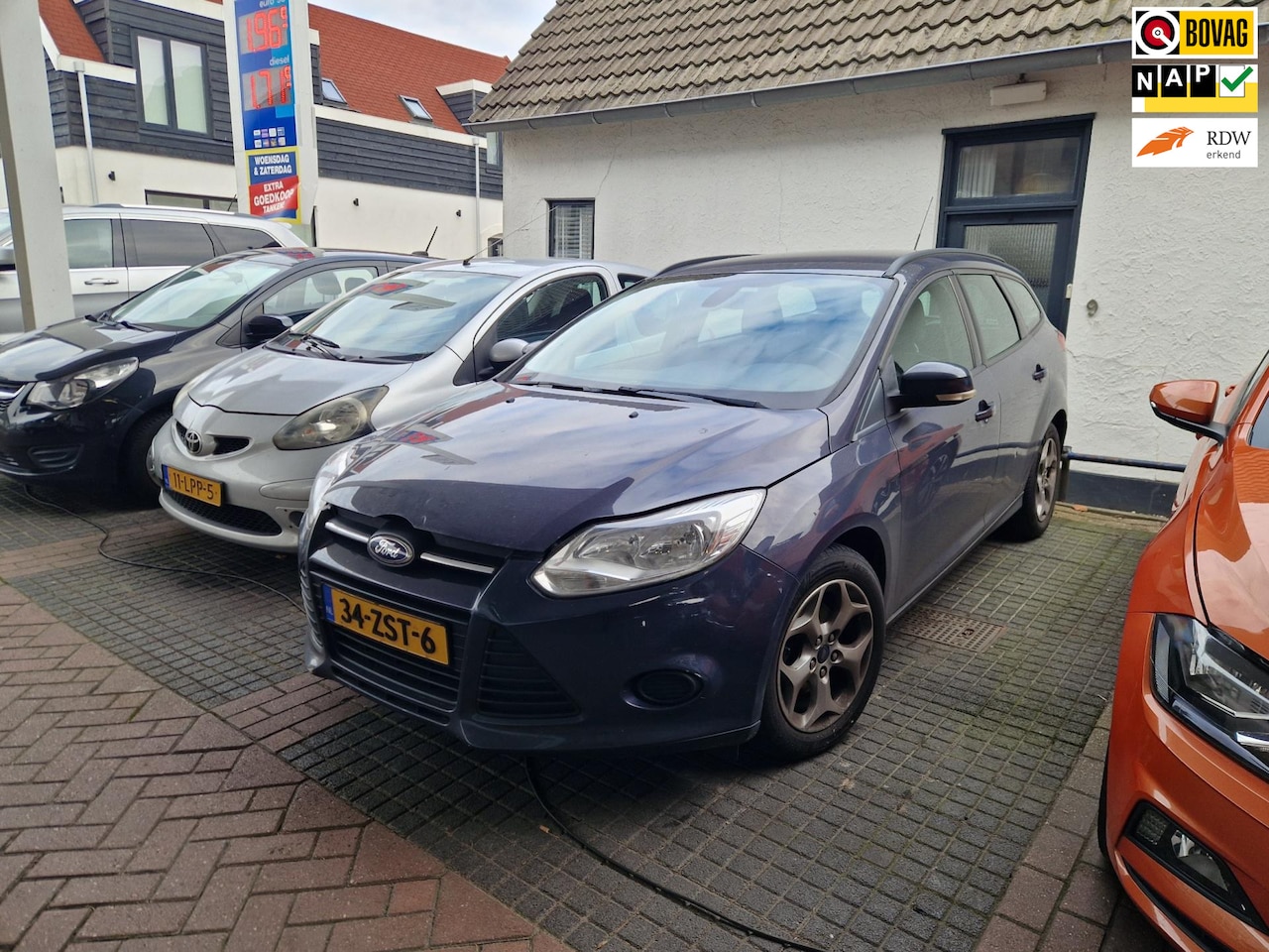 Ford Focus Wagon - 1.0 EcoBoost Trend | lekke koppakking - AutoWereld.nl