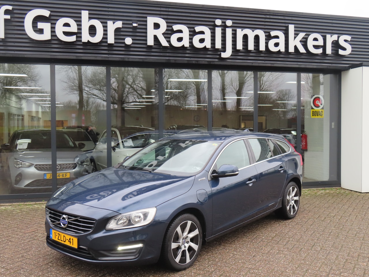 Volvo V60 - 2.4D6 AWD Hybrid Momentum*navi*ECC*EXPORT* - AutoWereld.nl