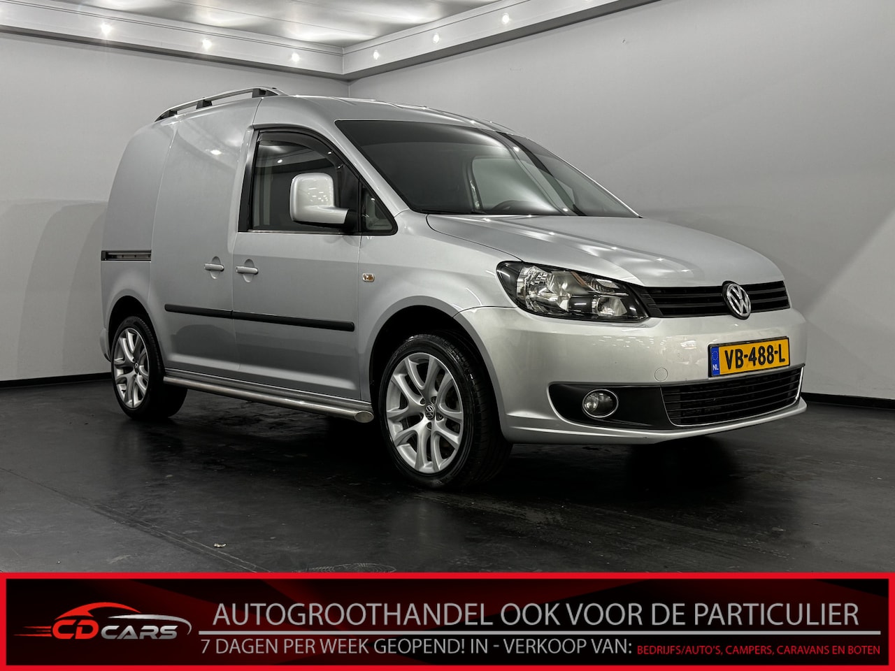 Volkswagen Caddy - 1.6 TDI Navi, Parkeer sensoren, Cruise control, Airco, Automaat 4 nieuwe banden pas grote - AutoWereld.nl