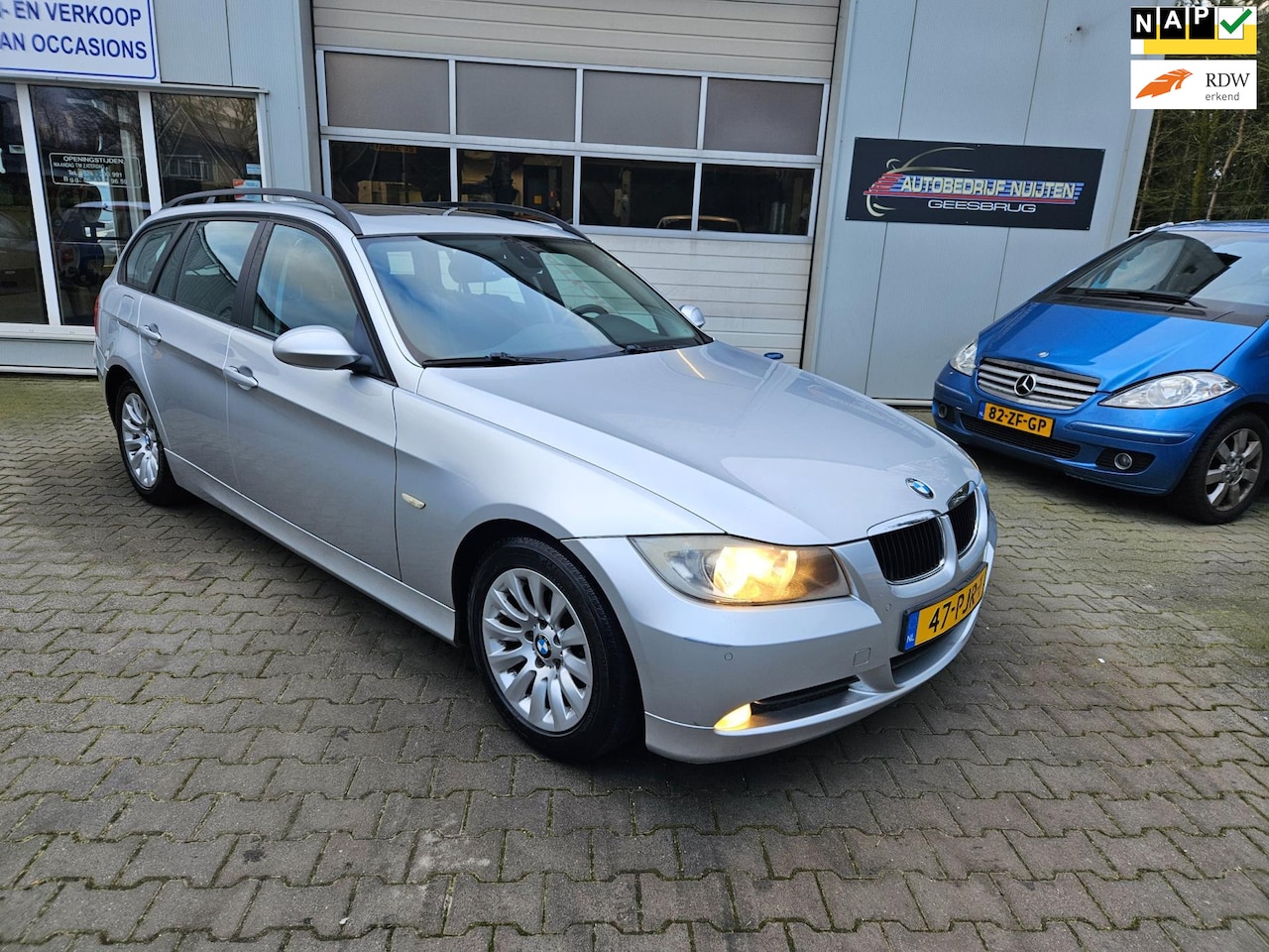 BMW 3-serie Touring - 320i LEER..NAVI..PANODAK - AutoWereld.nl