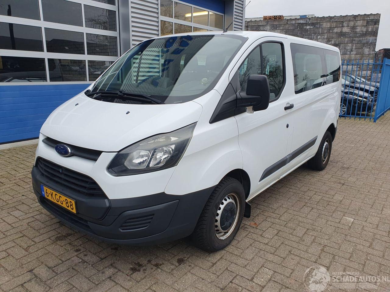 Ford Transit Custom - 9 Persoons, 300 2.2 TDCI L1H1 Ambiente - AutoWereld.nl