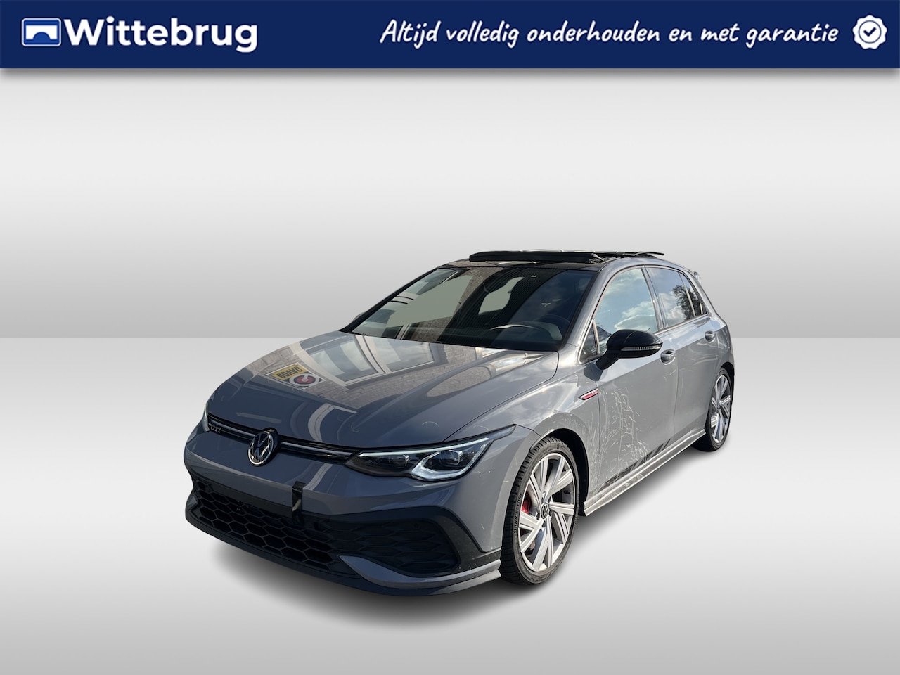 Volkswagen Golf - 2.0 TSI GTI Clubsport / AUTOMAAT/ 300 PK/ PANO/ HARMAN-KARDON/ BLACK EDITION/ 15.000 KM/ C - AutoWereld.nl