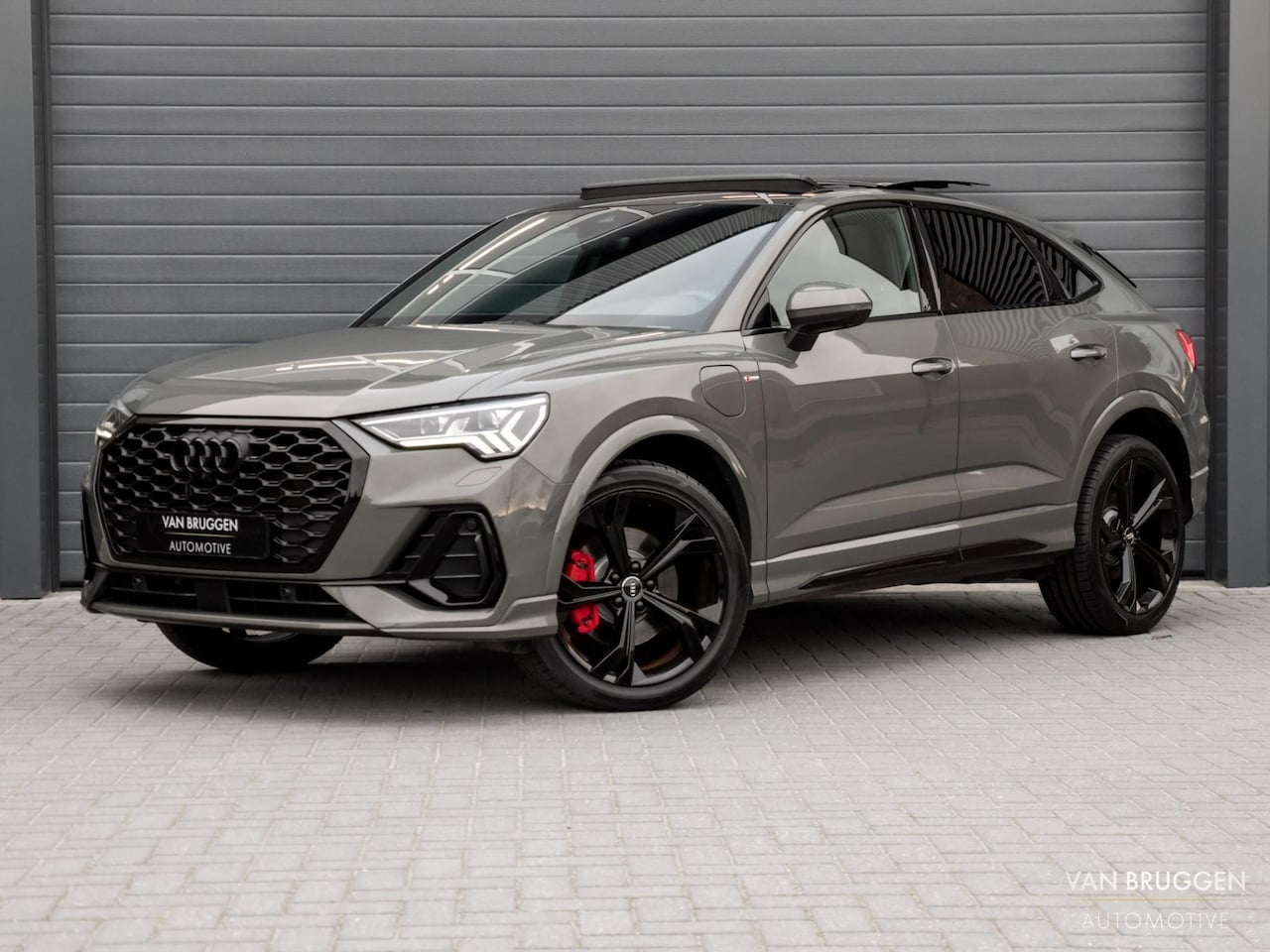 Audi Q3 Sportback - 45 TFSI E S-Line Pano 360 Trekhaak Sfeer 20" BTW Chronos - AutoWereld.nl