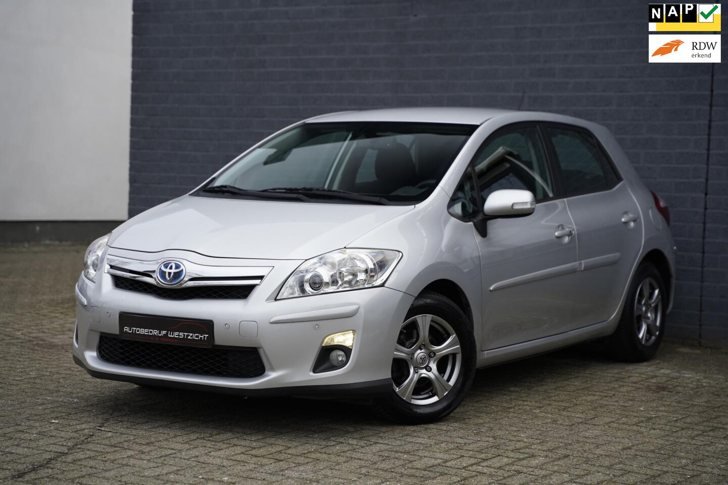 Toyota Auris - 1.8 Full Hybrid Executive 1.8 Full Hybrid Executive, 2de eigenaar! - AutoWereld.nl