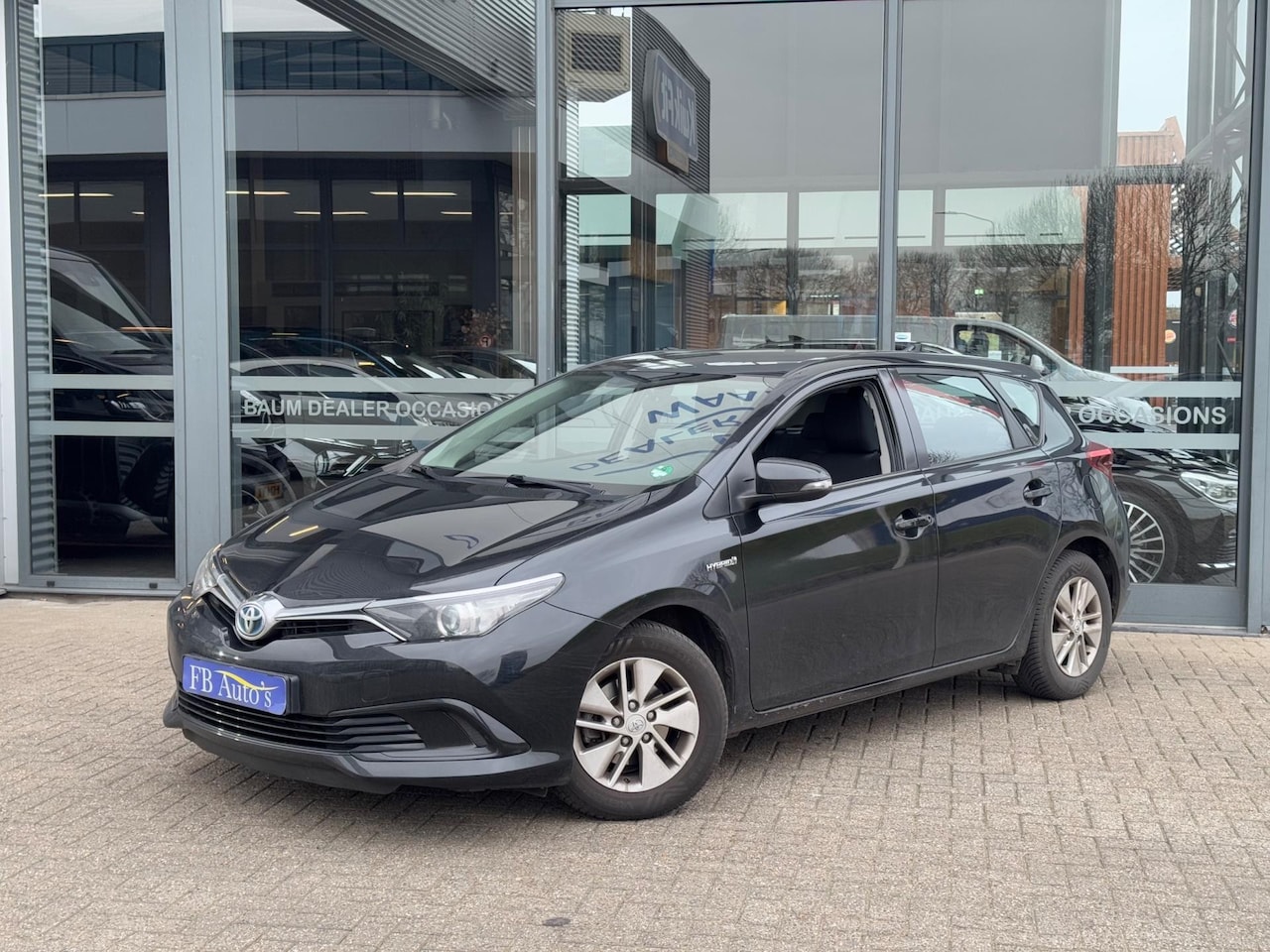 Toyota Auris - 1.8 Hybrid Business Airco Navi Lmv Camera - AutoWereld.nl