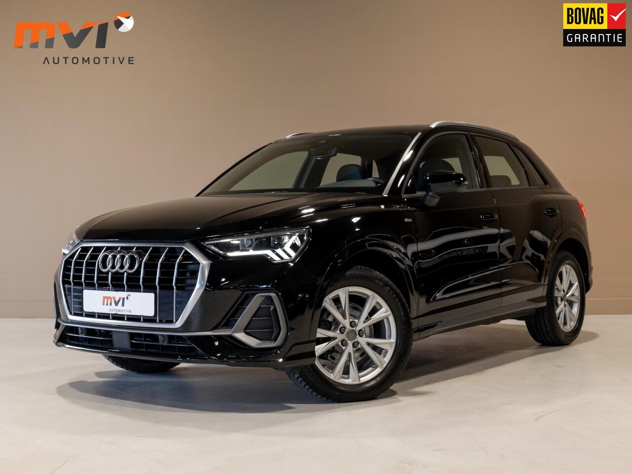 Audi Q3 - 35 TFSI 2x S-Line / 150pk / Panorama dak / Dodehoek herkenning / Sfeerverlichting / - AutoWereld.nl