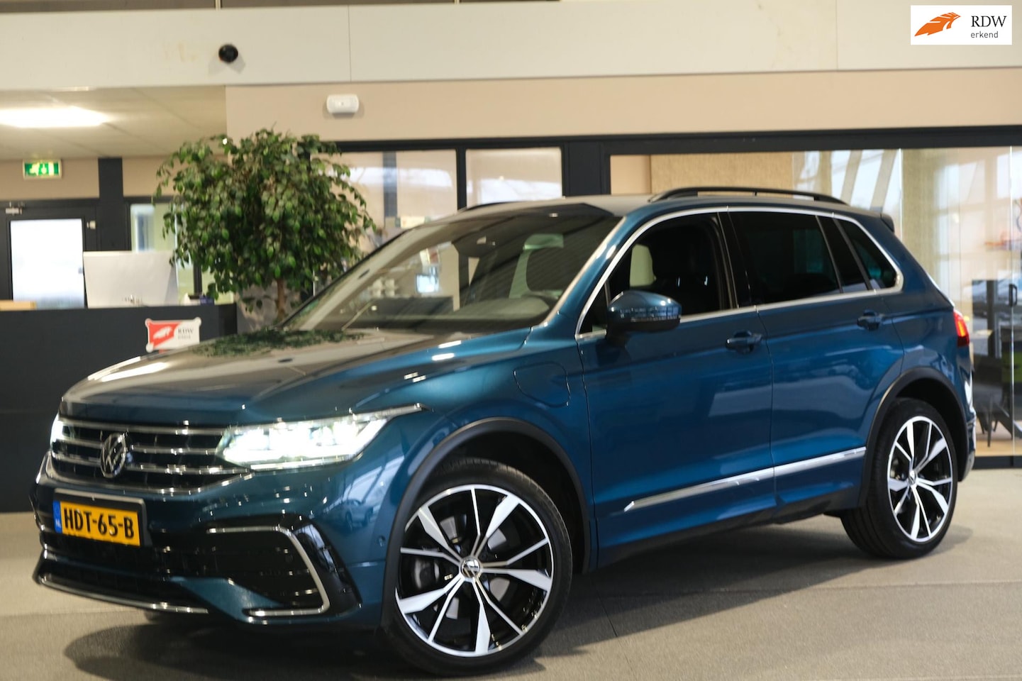 Volkswagen Tiguan - 1.4 TSI eHybrid R-Line 245 PK Leder Led Acc Cam Pdc - AutoWereld.nl