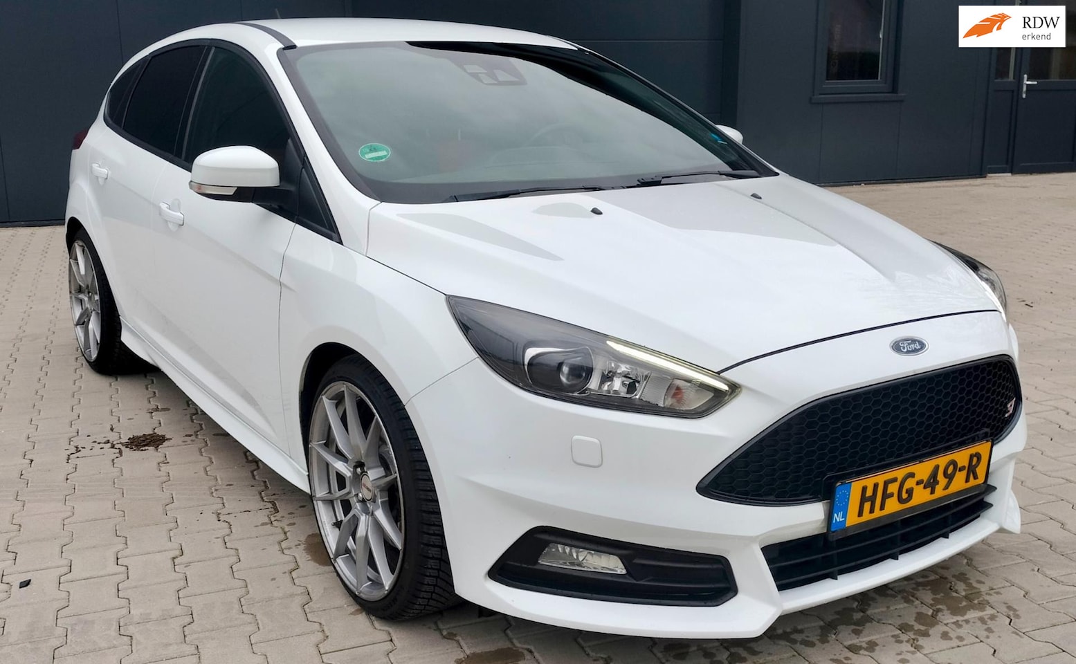 Ford Focus - 2.0 ST 250PK Navi 19" Velgen Stoelverwarming - AutoWereld.nl