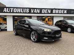 Ford Focus - 2.0 ST 250Pk 1e Eigenaar Xenon Recaro Leder Pdc Stoelverw+Stuur Lmv Elek Pakket Nw Apk