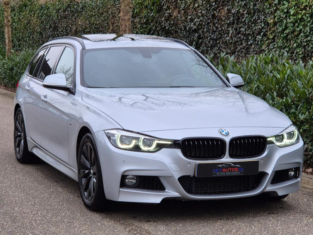 BMW 3-serie Touring - 318i M Sport Panorama EVO Navi Apple CarPlay Camera LED NAP NL dealer onderhouden GARANTIE - AutoWereld.nl