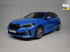 BMW 1-serie - 118i AUT M-SPORT ORG.NED / NAP / LEER / CARPLAY / SFEERVERLICHTING / LED / SHADOWLINE / DA