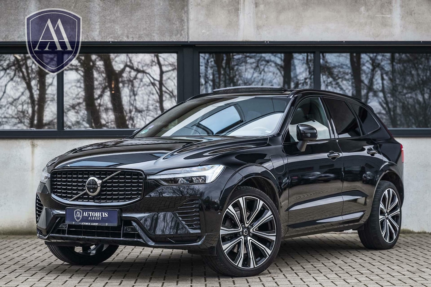 Volvo XC60 - 2.0 T8 Recharge AWD R-Design Facelift 360c Nappa - AutoWereld.nl