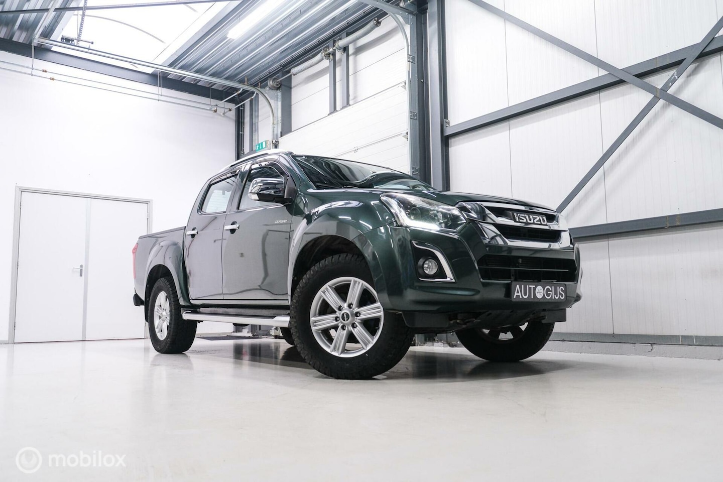 Isuzu D-Max - 1.9 Double Cab lang LS | 4x4 | Camera | Automaat | Zeer netjes | LED | Toyota Hilux | - AutoWereld.nl