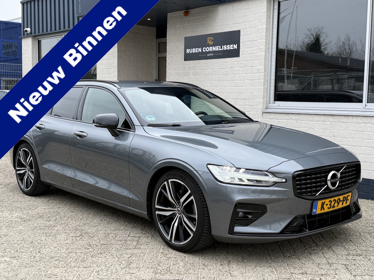 Volvo V60 - 2.0 B3 R-Design | Keyless | Memory | Trekhaak | Mild-Hybrid - AutoWereld.nl