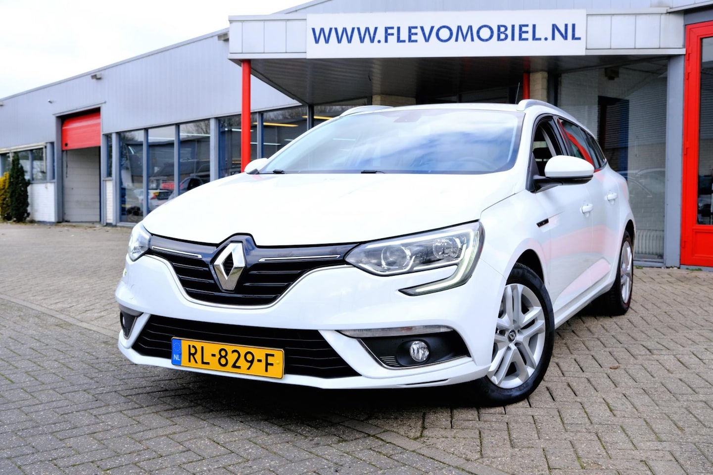 Renault Mégane Estate - 1.2 TCe 132pk Zen *74.450km!* Navi|Clima|Cruise - AutoWereld.nl