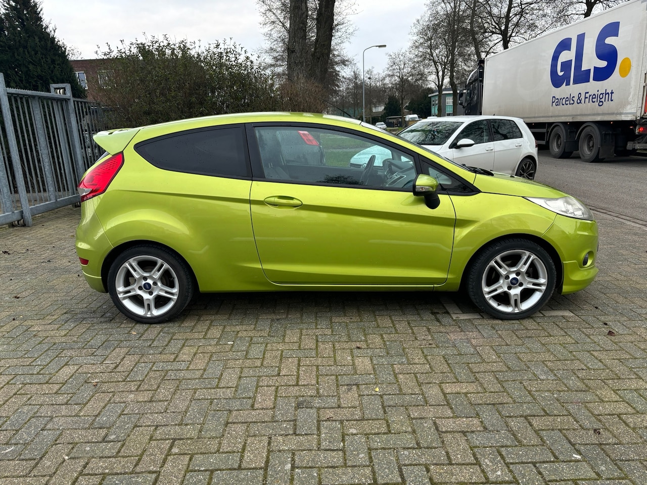 Ford Fiesta - 1.4 Ghia APK LANG - AutoWereld.nl