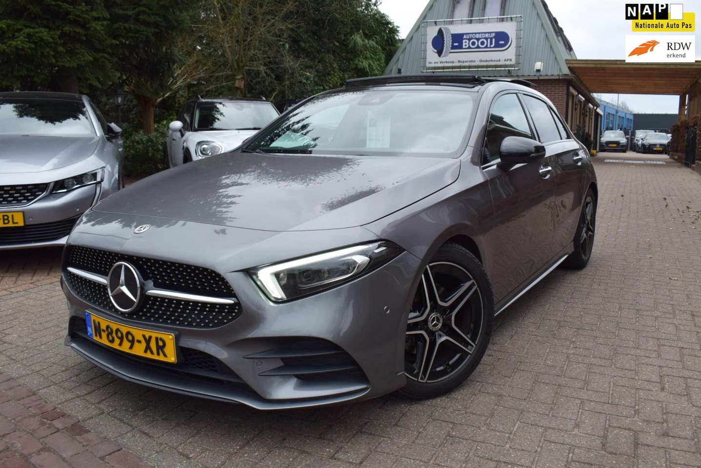 Mercedes-Benz A-klasse - 180 Business Solution AMG/AUTOM /PANO DAK/CRUISE/CAMERA/WIDESCREEN/SFEERVERL/TREKH/NL-AUTO - AutoWereld.nl