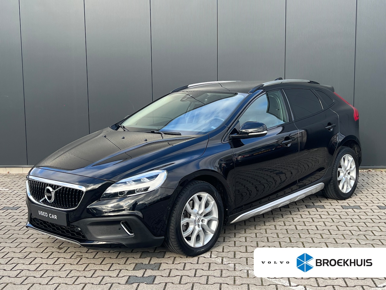 Volvo V40 Cross Country - T3 Polar+ Luxury | DAB ontvanger | LED achterlichten | LED koplampen - AutoWereld.nl