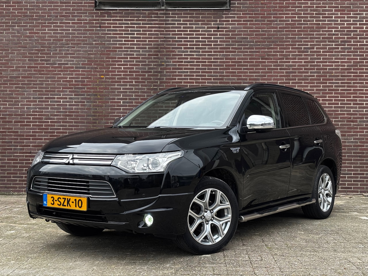 Mitsubishi Outlander - 2.0 PHEV Instyle | Trekhaak | Hybride | Leder - AutoWereld.nl