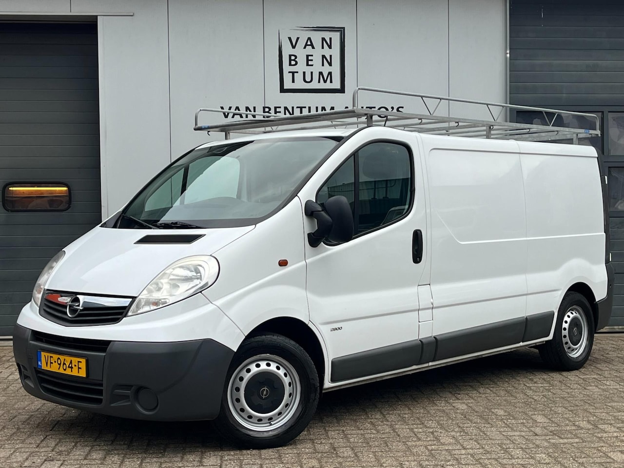 Opel Vivaro - 2.0 CDTI 90pk L2H1 Airco Cruise 3-pers. EURO 5 - AutoWereld.nl