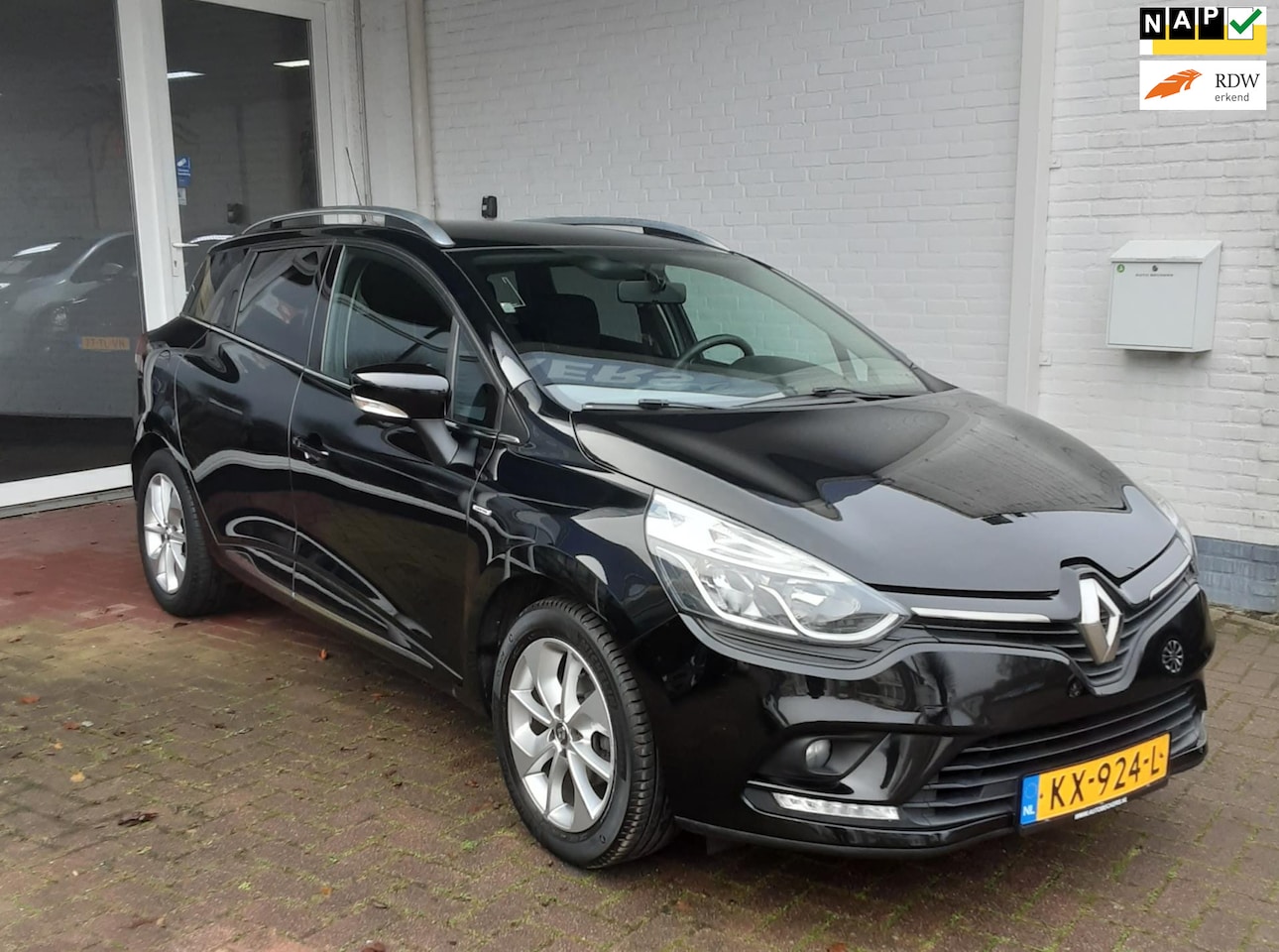 Renault Clio Estate - 0.9 TCe Limited *NAVI / TREKHAAK / PARKEERSENSOREN ACHTER * - AutoWereld.nl