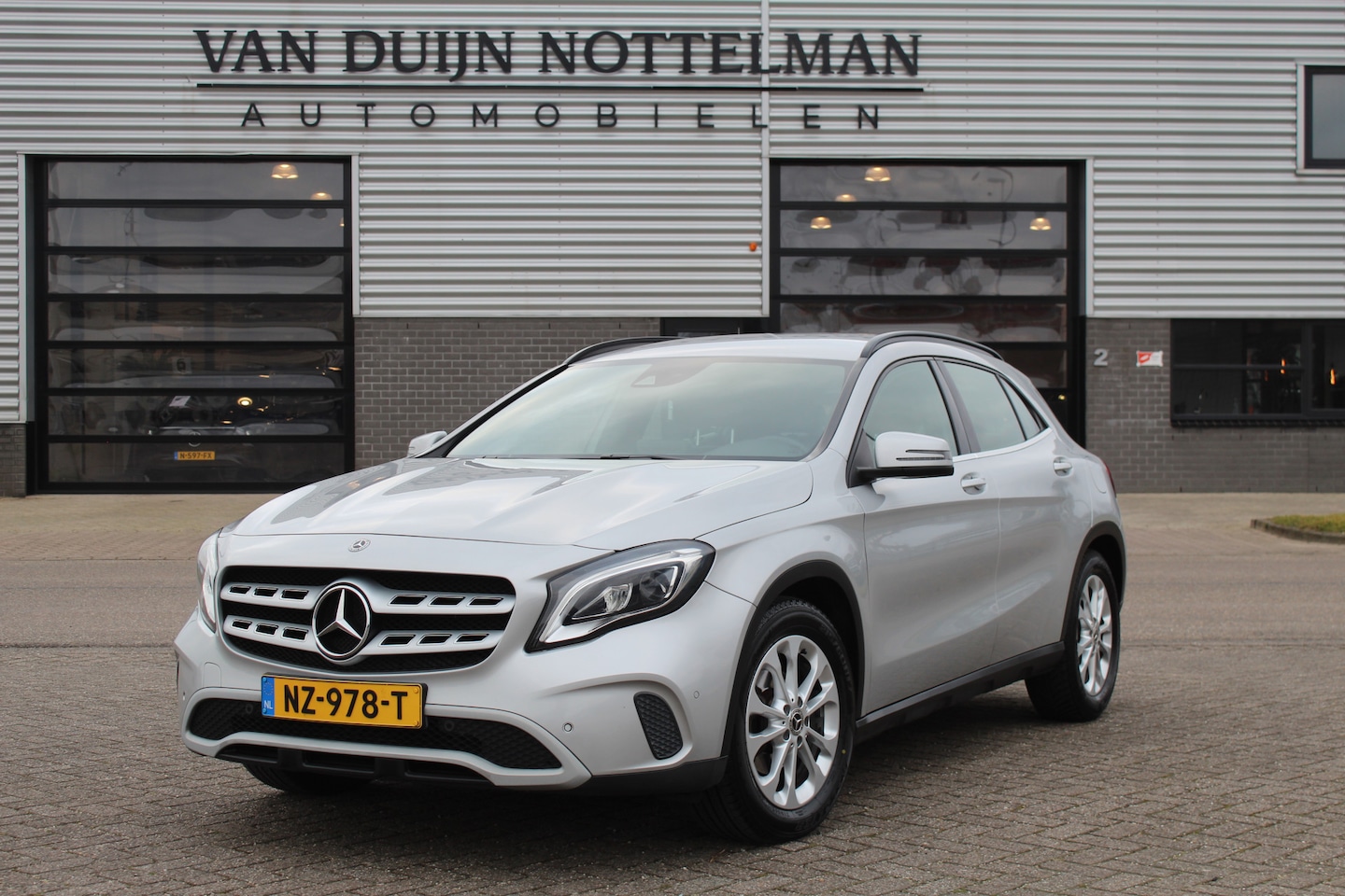 Mercedes-Benz GLA-Klasse - 180 D Business Solution / Camera / Stoelverwarming / N.A.P. - AutoWereld.nl