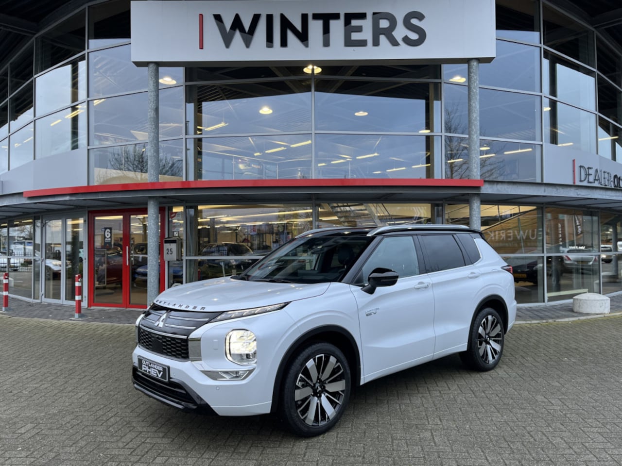 Mitsubishi Outlander - 2.4 PHEV Pure NIEUW MODEL levering maart 2025 met 8jr.Garantie - AutoWereld.nl