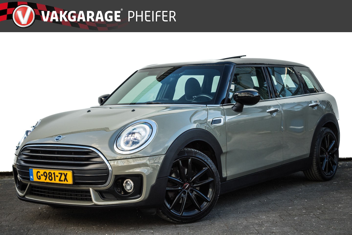 MINI Clubman - Mini 1.5 Aut. 136pk Cooper JCW pakket/ Panoramadak/ Carplay/ Navigatie/ Climate control/ F - AutoWereld.nl