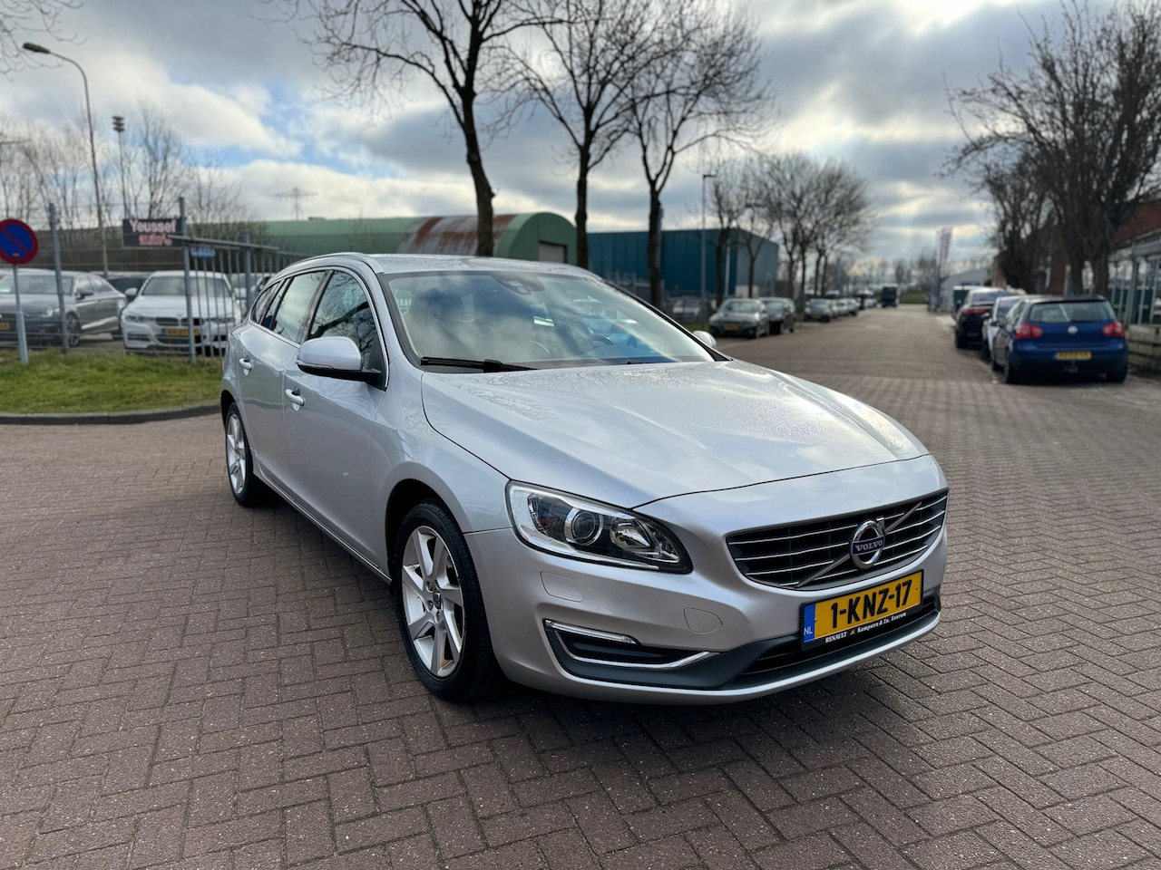 Volvo V60 - 2.0 D4 Summum automaat - AutoWereld.nl