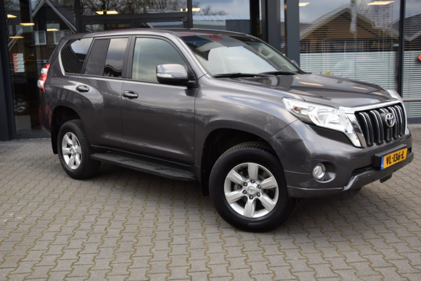 Toyota Land Cruiser 150 - 3.0 D-4D 5DRS VX A/T VAN ( CAR DOESN'T PULL ) - AutoWereld.nl