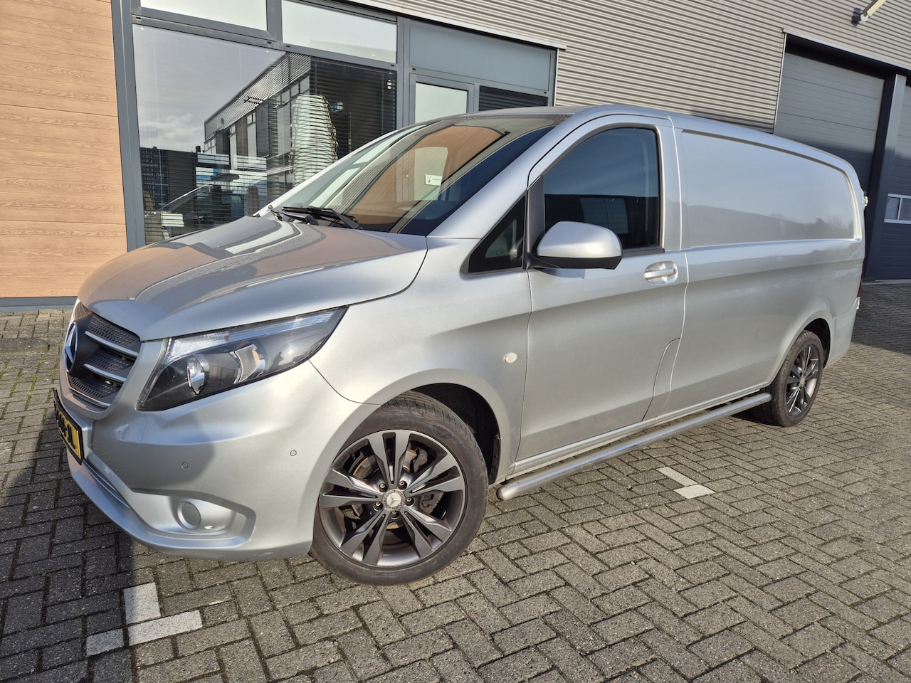 Mercedes-Benz Vito - 114 CDI aut7 Lang navi verwarm-stoel-clime cruise trekhaak 2500kg zeer mooi 1e eig. euro6 - AutoWereld.nl