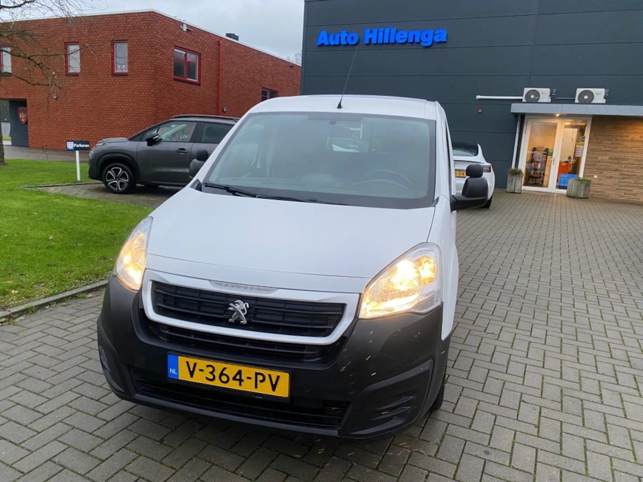 Peugeot Partner - 120 1.6 BlueHDi 100 L1 Premium S&S 120 1.6 BlueHDi 100 L1 Premium SenS - AutoWereld.nl