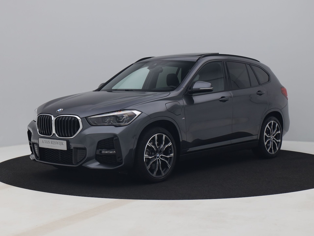 BMW X1 - xDrive25e M Sport | PANO | CAMERA | STOELVERWARMING - AutoWereld.nl