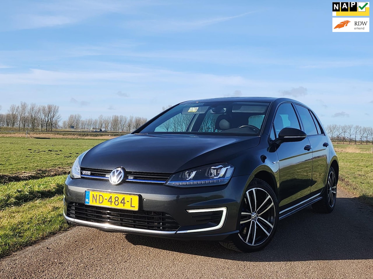 Volkswagen Golf - 1.4 TSI GTE Highline | Connected - AutoWereld.nl