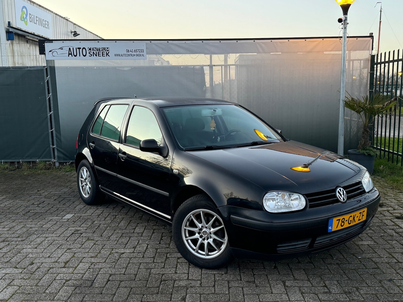 Volkswagen Golf - 1.4-16V Trendline NIEUWE APK - Leuke beginnersauto - AutoWereld.nl