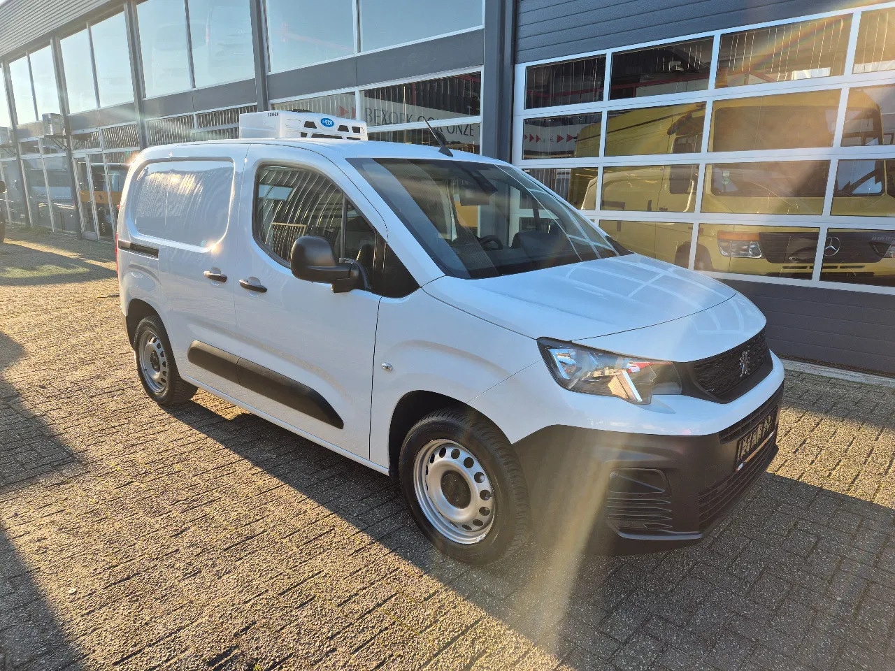 Peugeot Partner - 1.5 HDI/ Kuhlwagen/ -30 +30/ Standby 230V - AutoWereld.nl