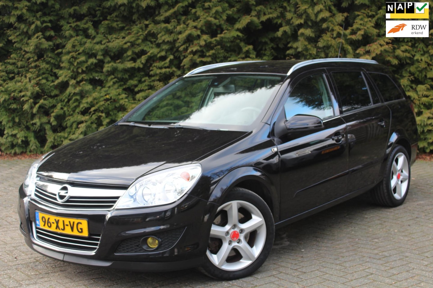 Opel Astra - 1.6 TURBO Executive 180PK | Airco | LMV | PDC | Cruise Control | NAVIGATIE - AutoWereld.nl