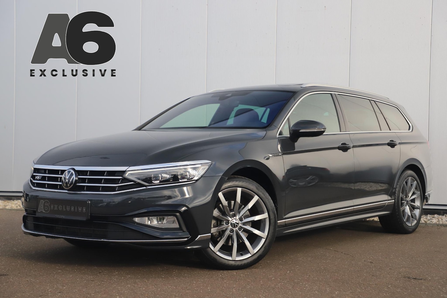 Volkswagen Passat Variant - 1.5 TSI R-Line Business + 150PK DSG Automaat Trekhaak Panoramadak Carbon Leder 18 inch Key - AutoWereld.nl