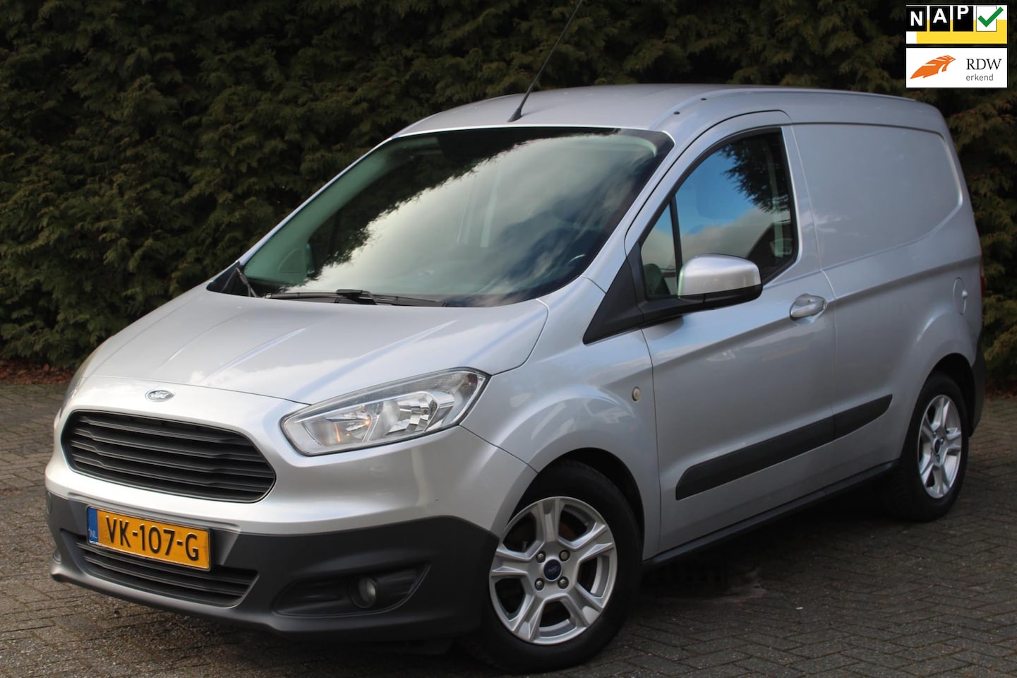 Ford Transit Courier - 1.6 TDCI Trend 95PK | Airco | Stoelverwarming | NAVIGATIE | LMV | Cruise Control - AutoWereld.nl